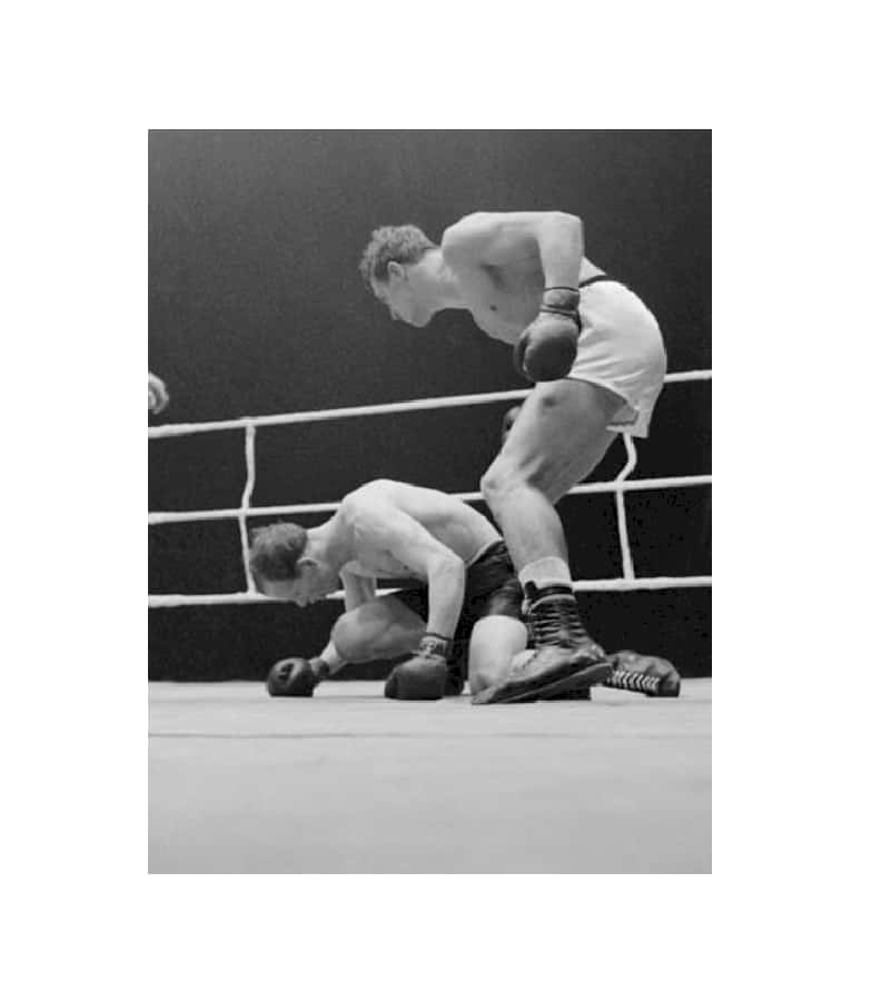 Gustav Scholz On The Boxing Ring Floor Background