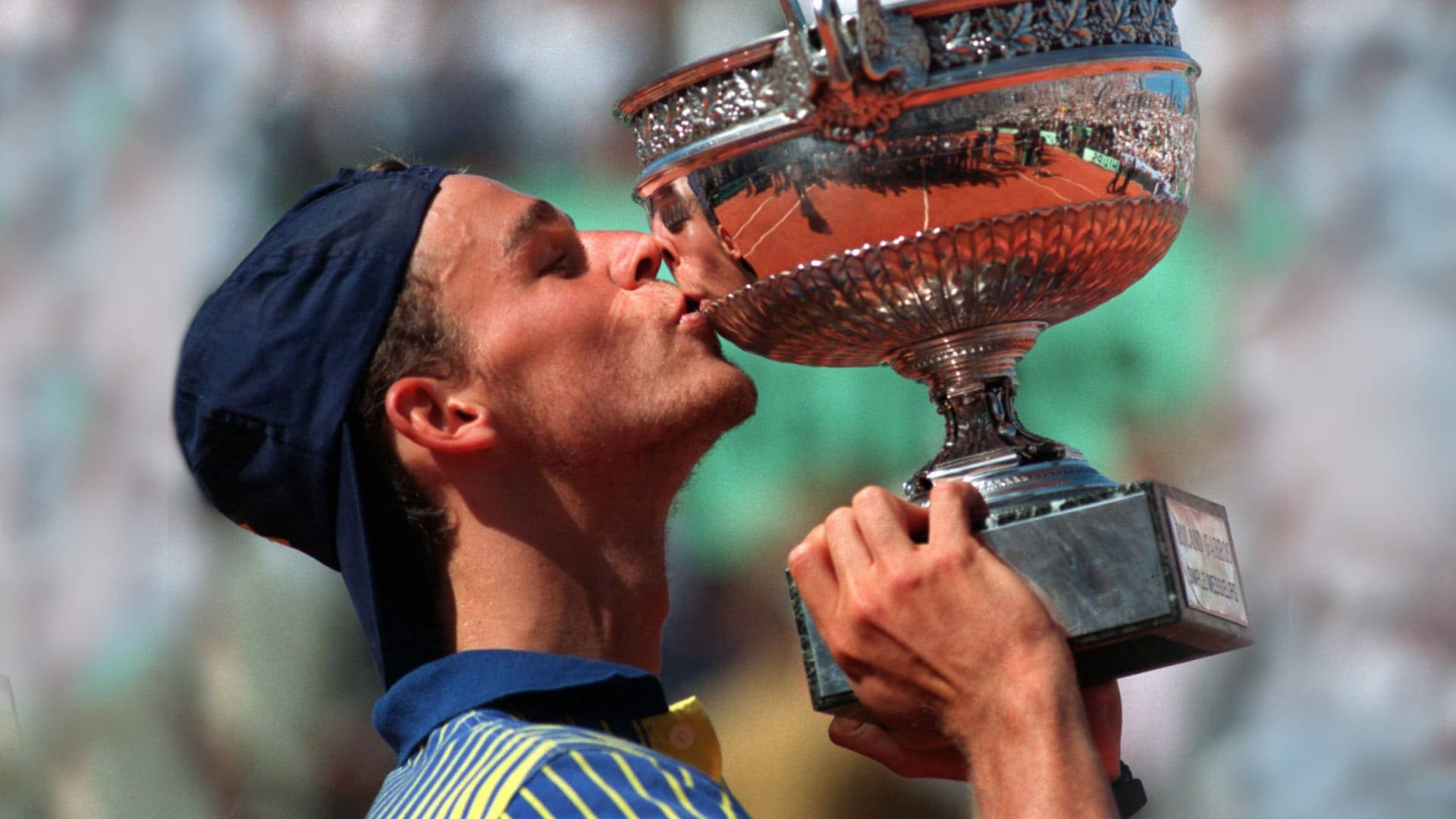 Gustavo Kuerten Celebrating Victory Background