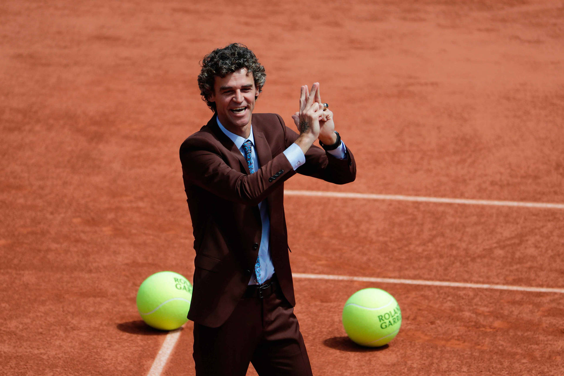 Gustavo Kuerten In A Suit Background