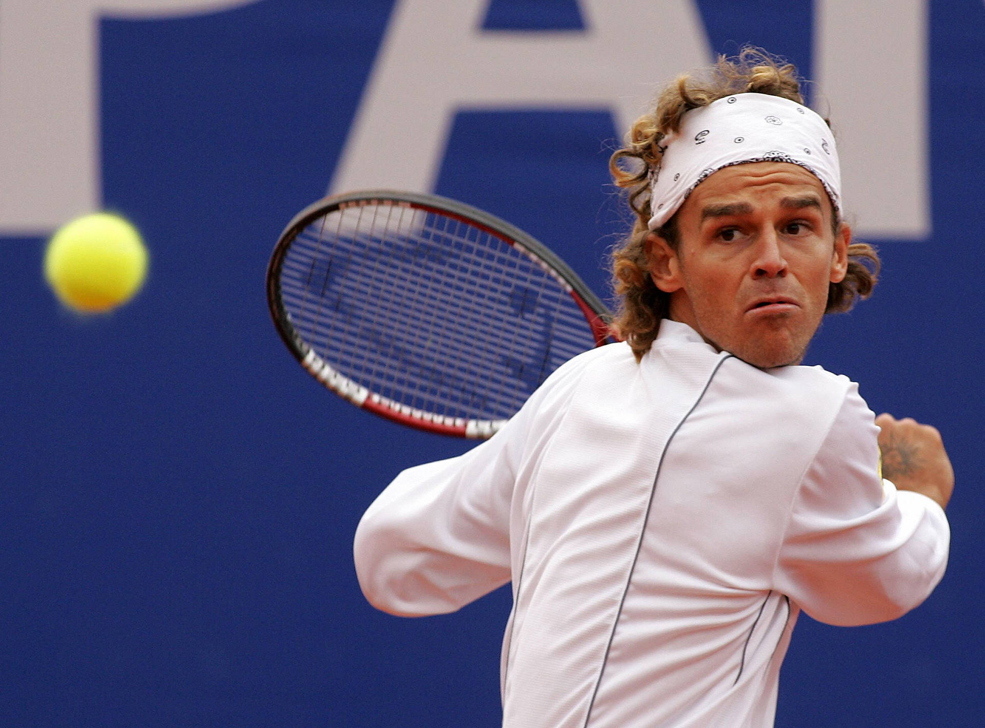 Gustavo Kuerten Look Of Concentration Background