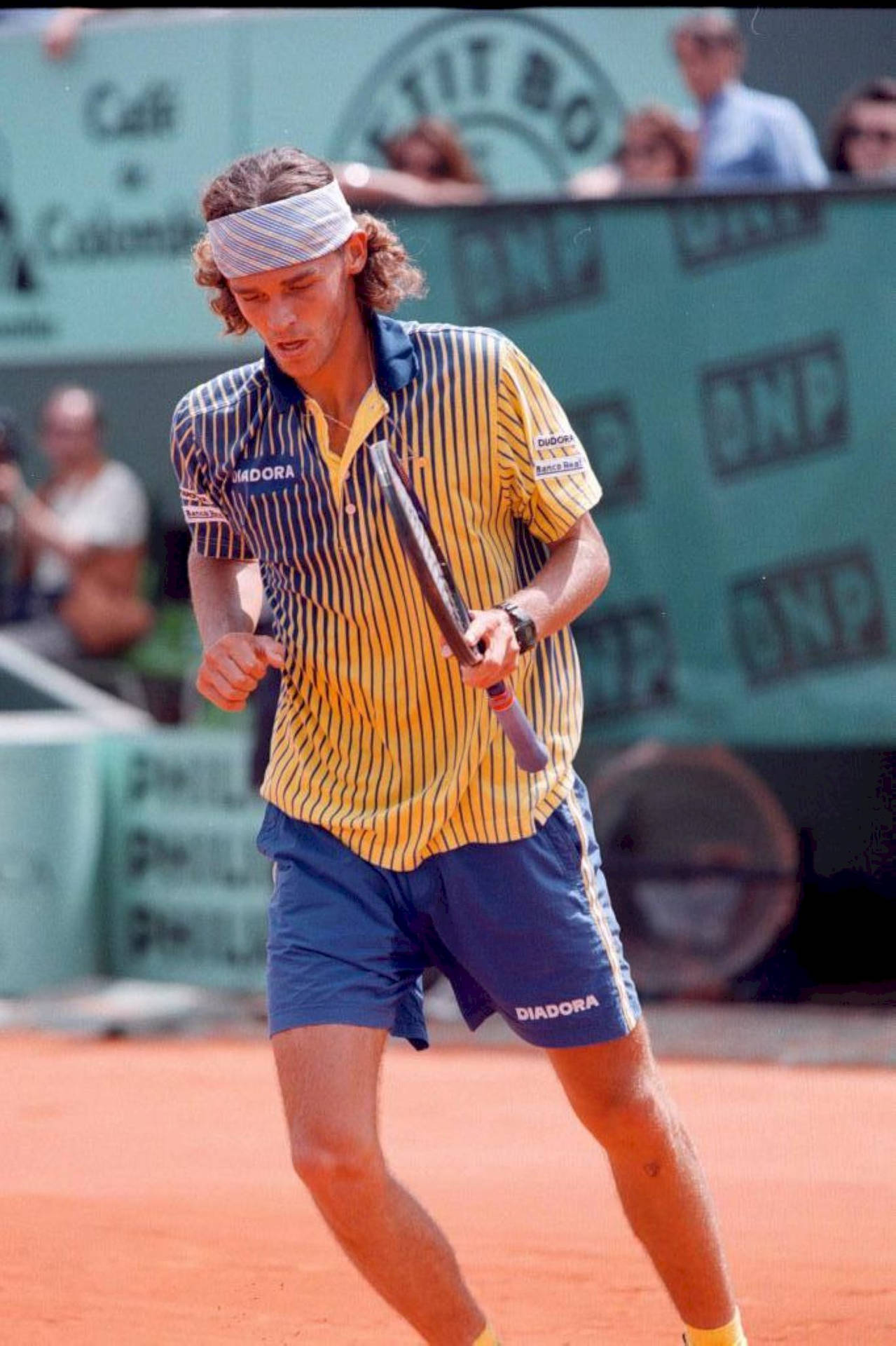 Gustavo Kuerten Serious Face Background