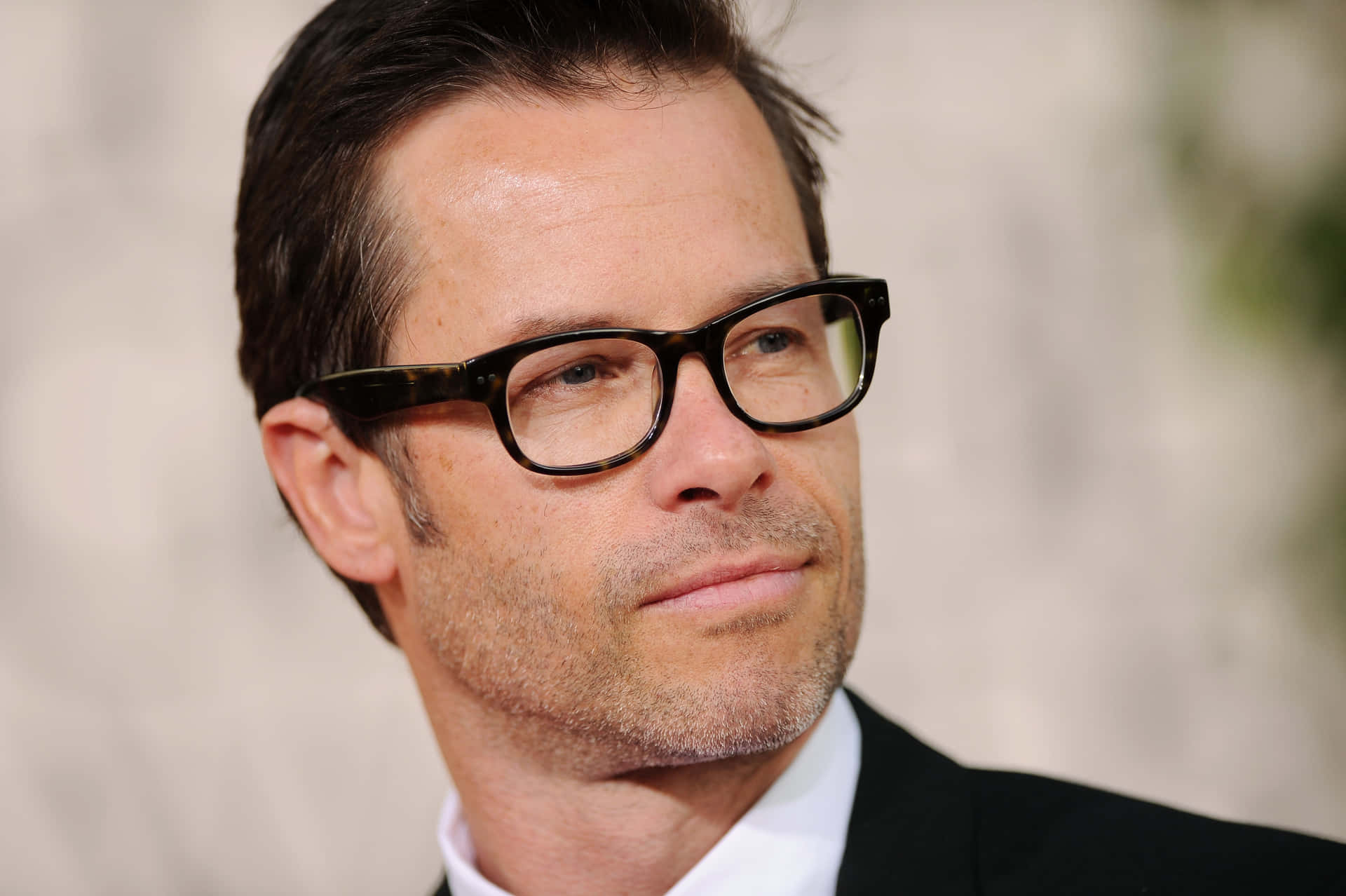 Guy Pearce 4256 X 2832 Background