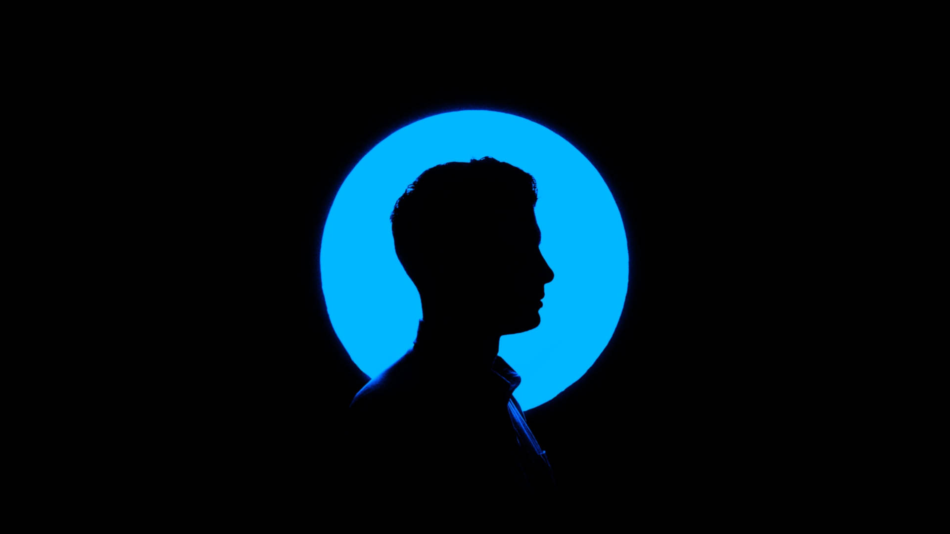 Guy Silhouette In Blue Round Frame Profile