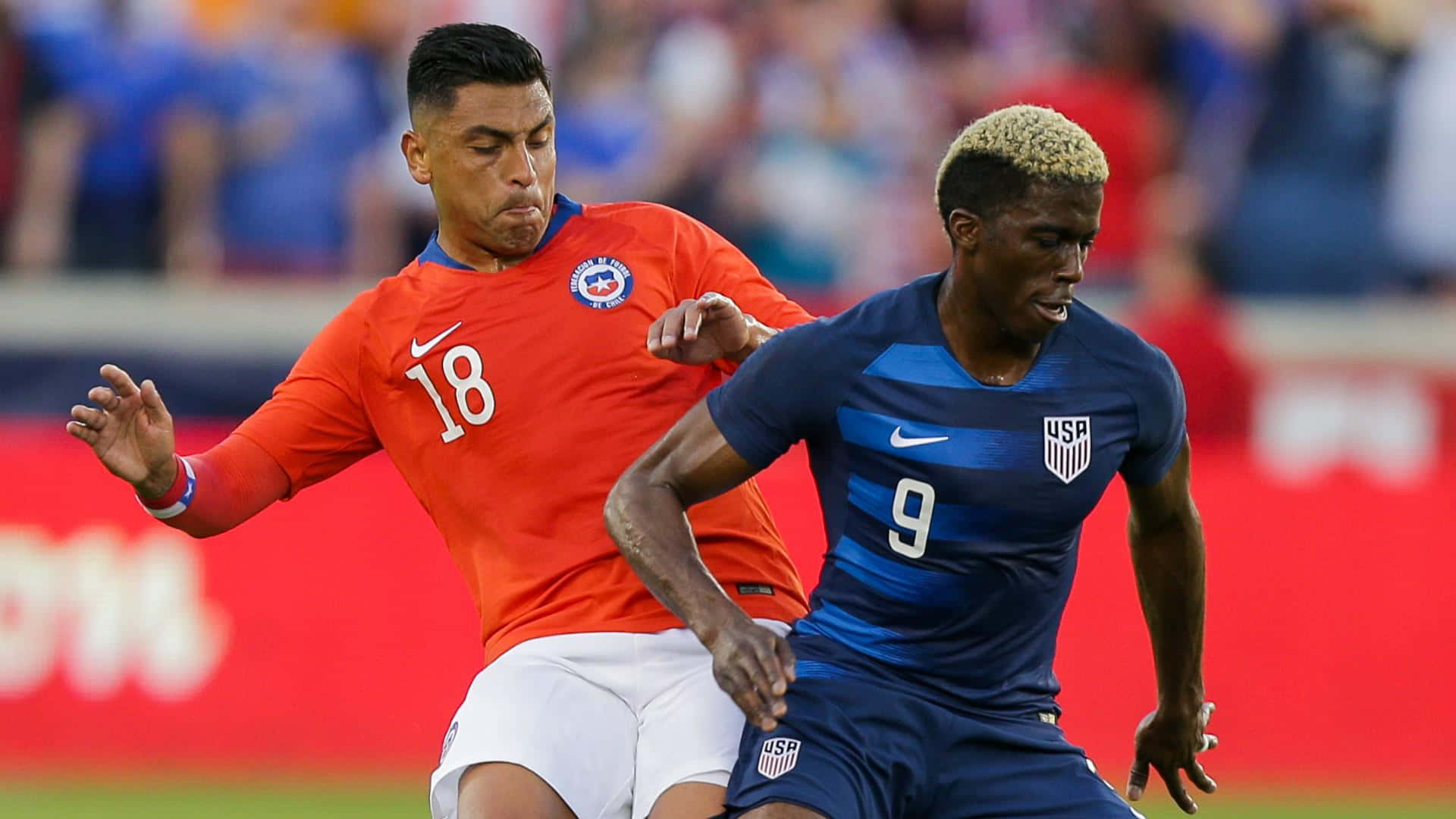 Gyasi Zardes And Gonzalo Jara Background