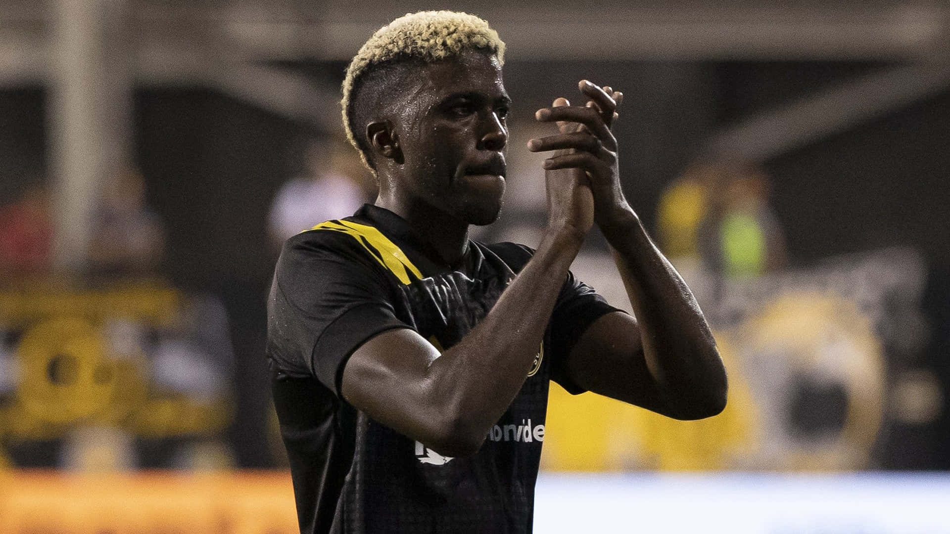 Gyasi Zardes Applauds During Game Background