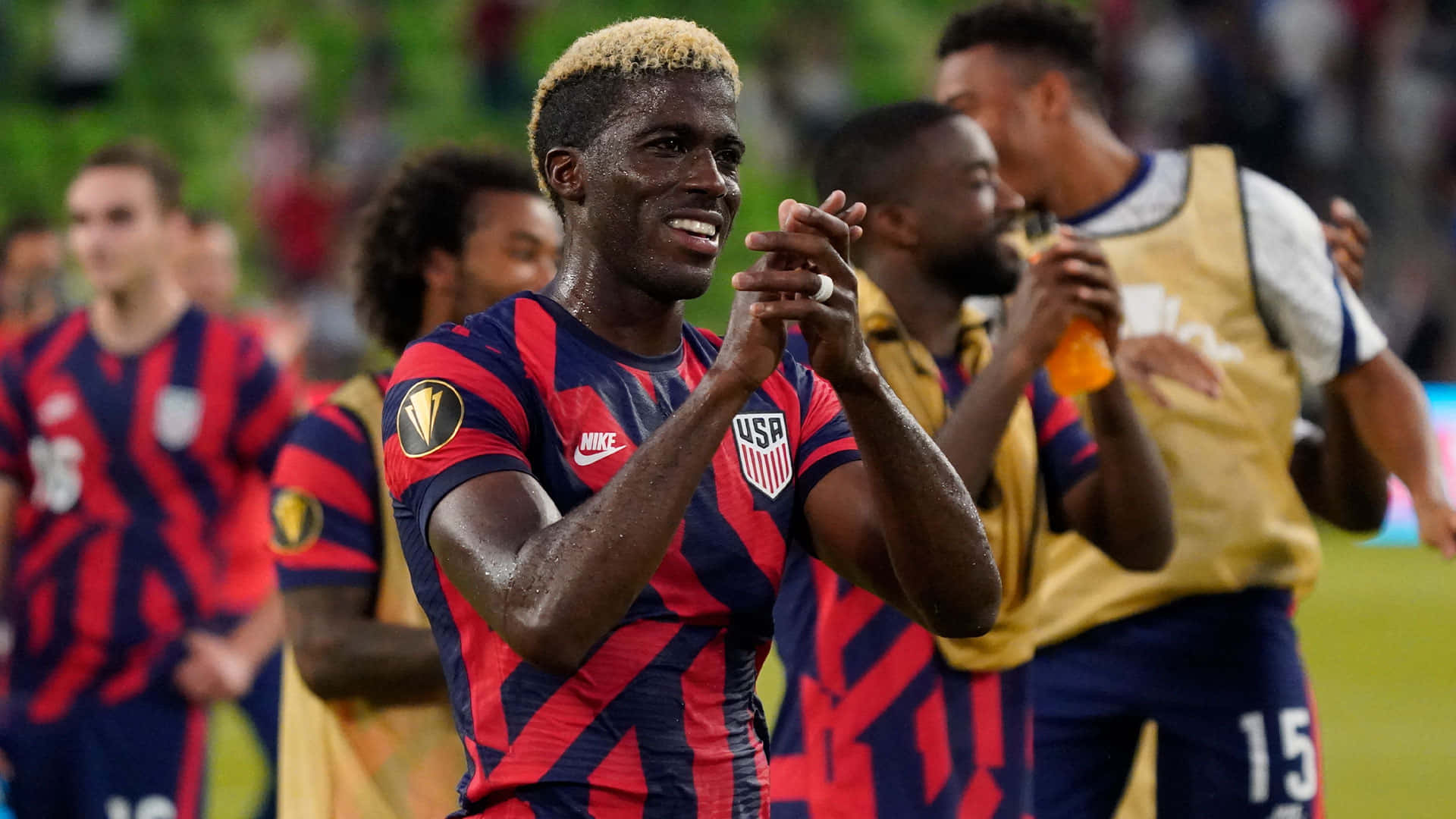 Gyasi Zardes Applauds His Fans Background