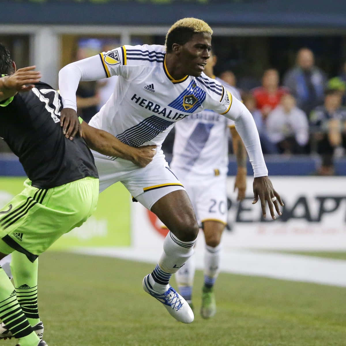 Gyasi Zardes Gets Blocked Background