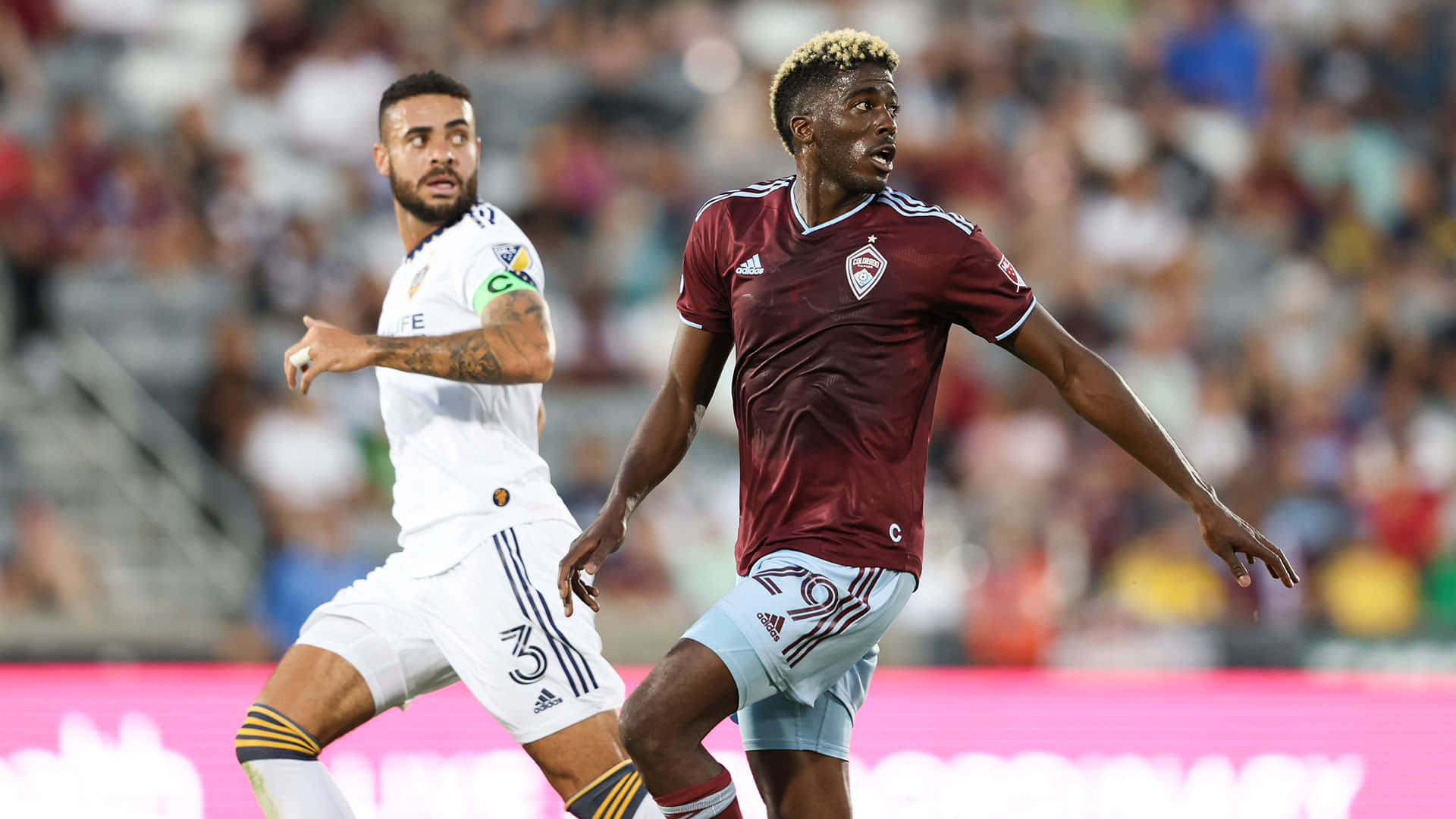 Gyasi Zardes With La Galaxy Player Background