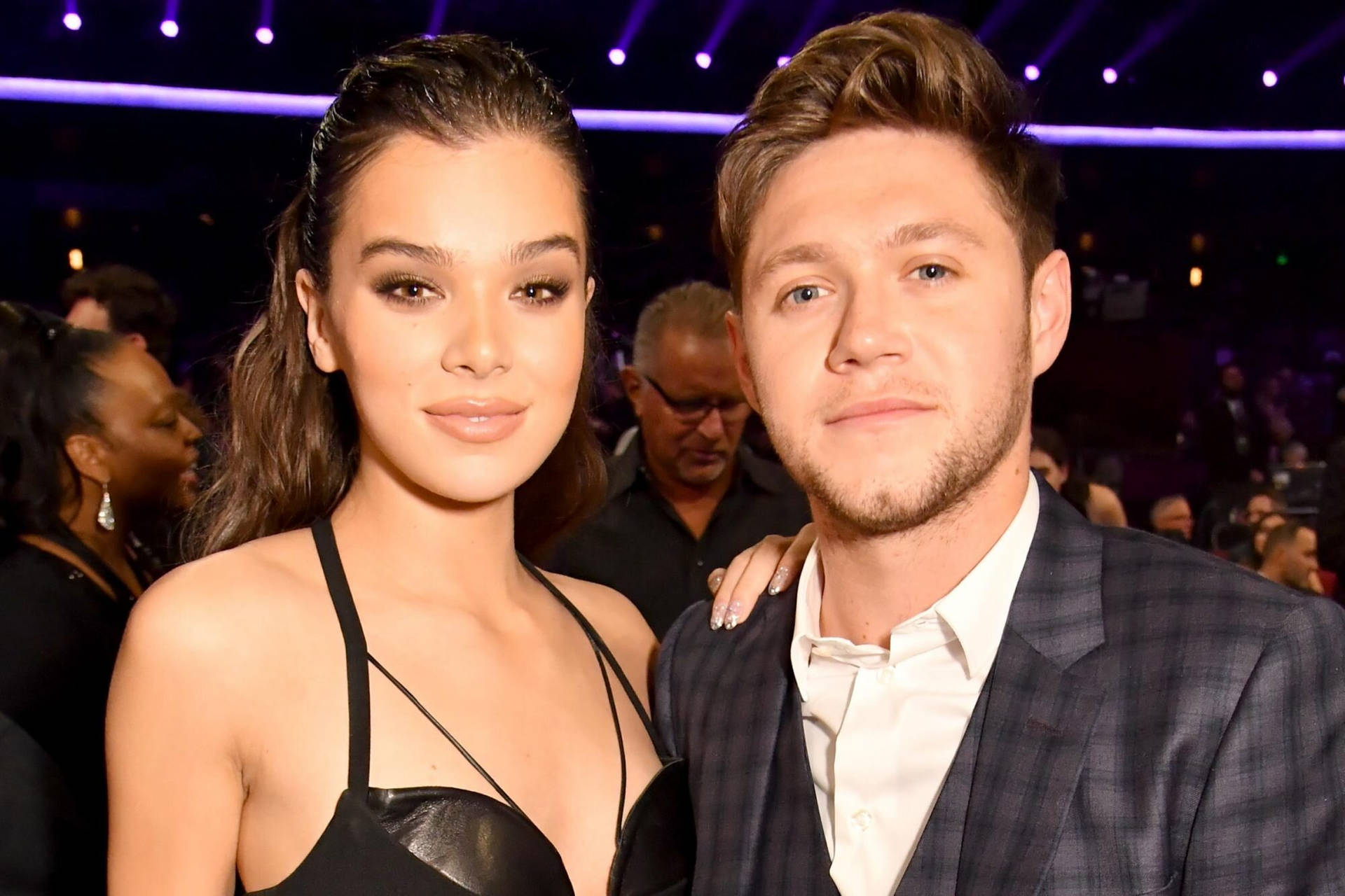 Hailee Steinfeld And Niall Horan Background