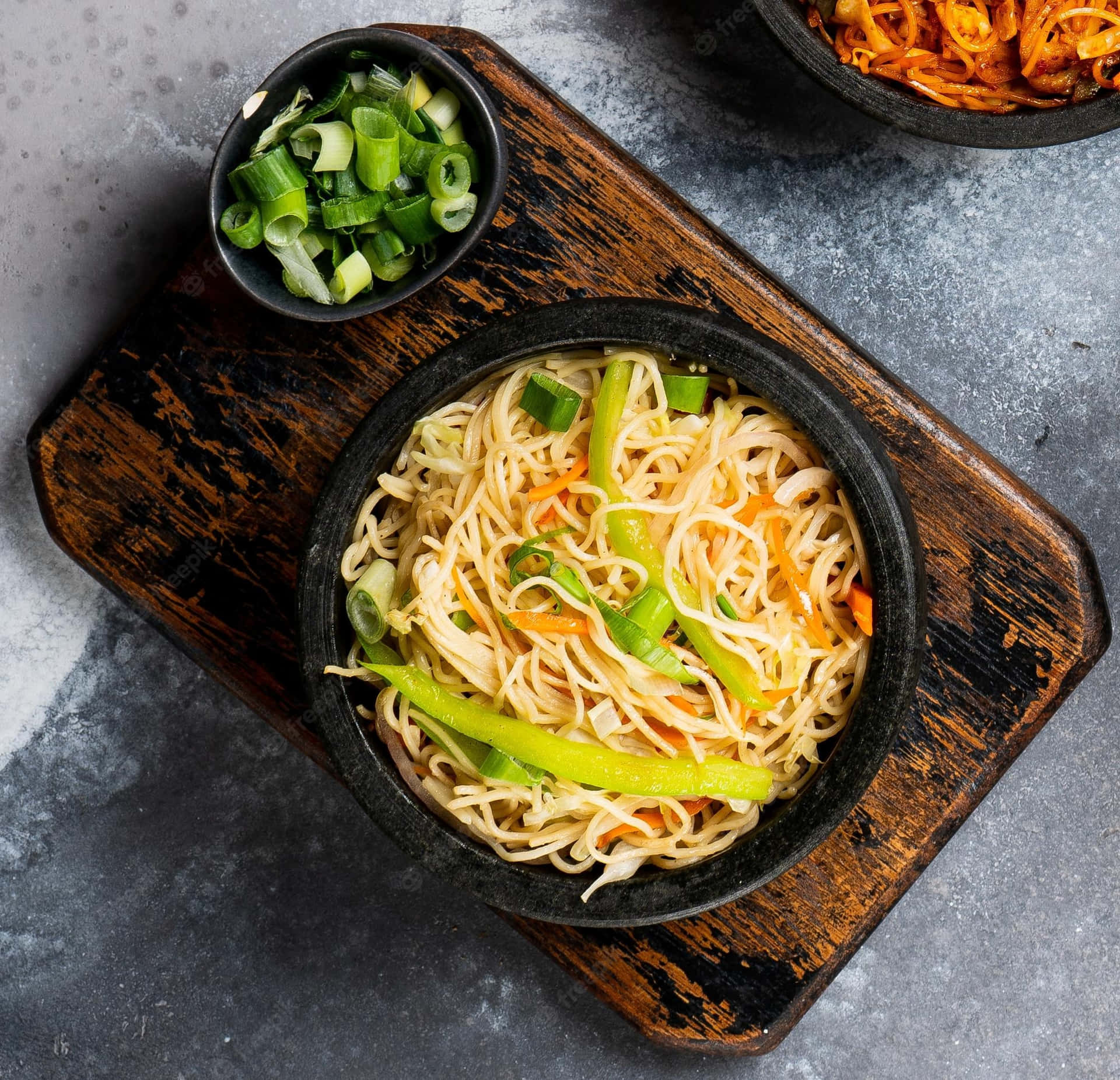 Hakka Noodles With Spring Onions