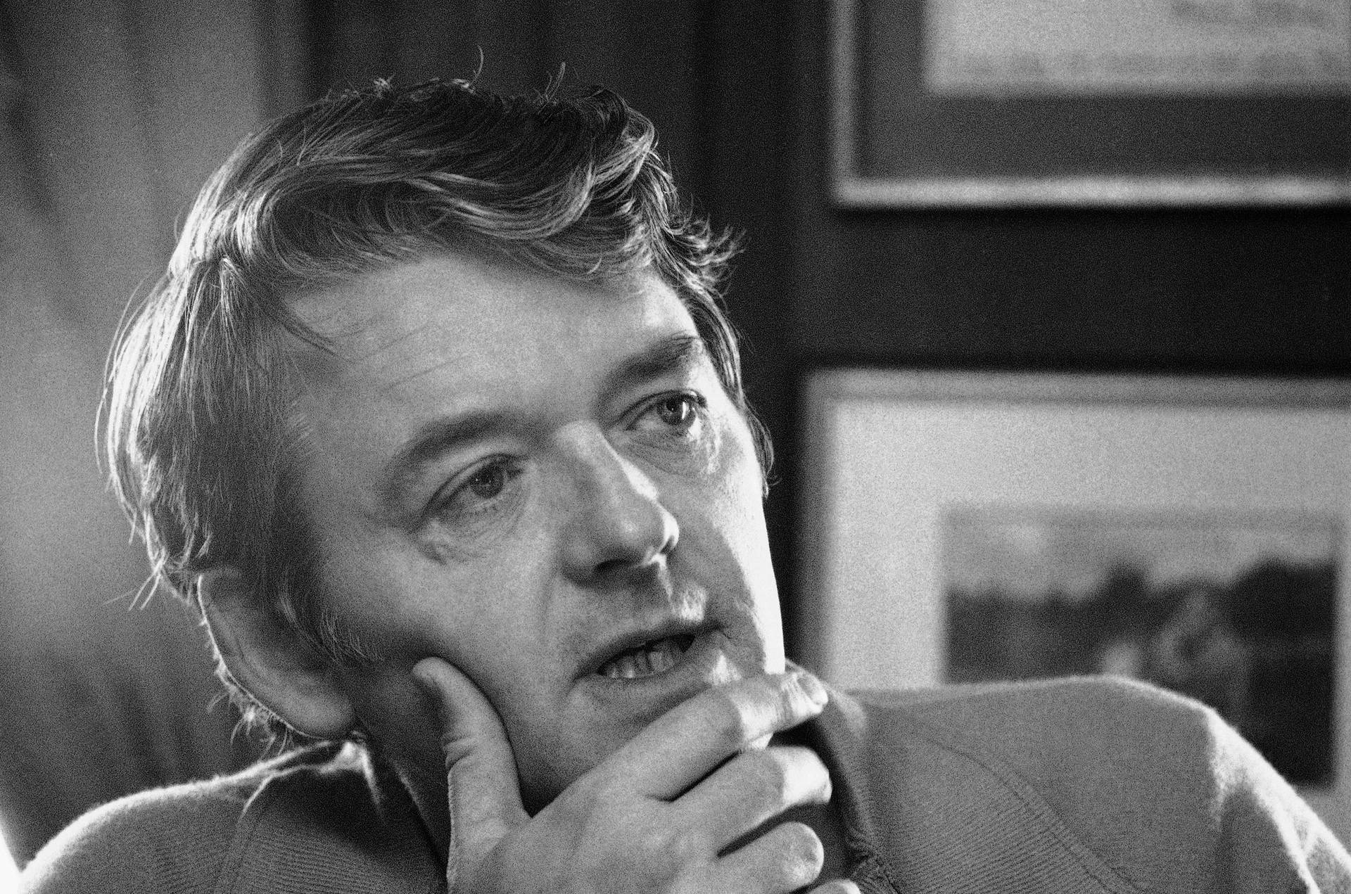 Hal Holbrook In His Middle Age Background