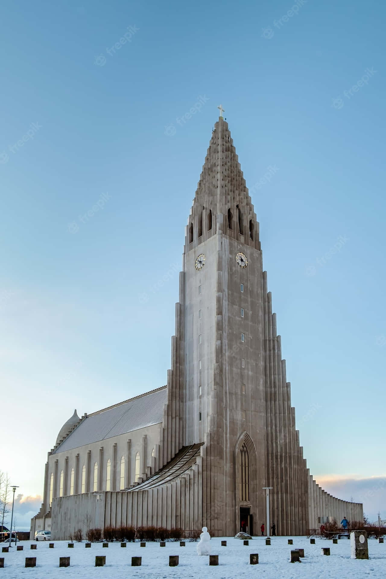 Hallgrimskirkja At The Center Background