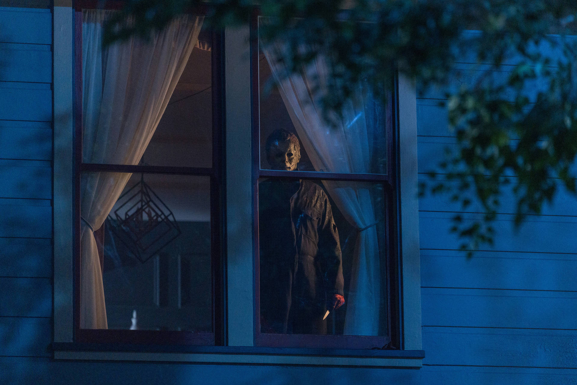 Halloween Kills Michael Inside The House Background