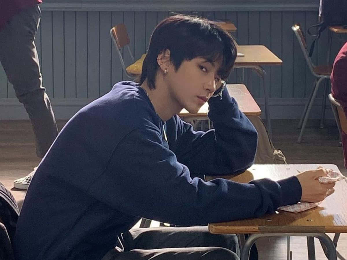 Han Seojun: Making A Difference Background