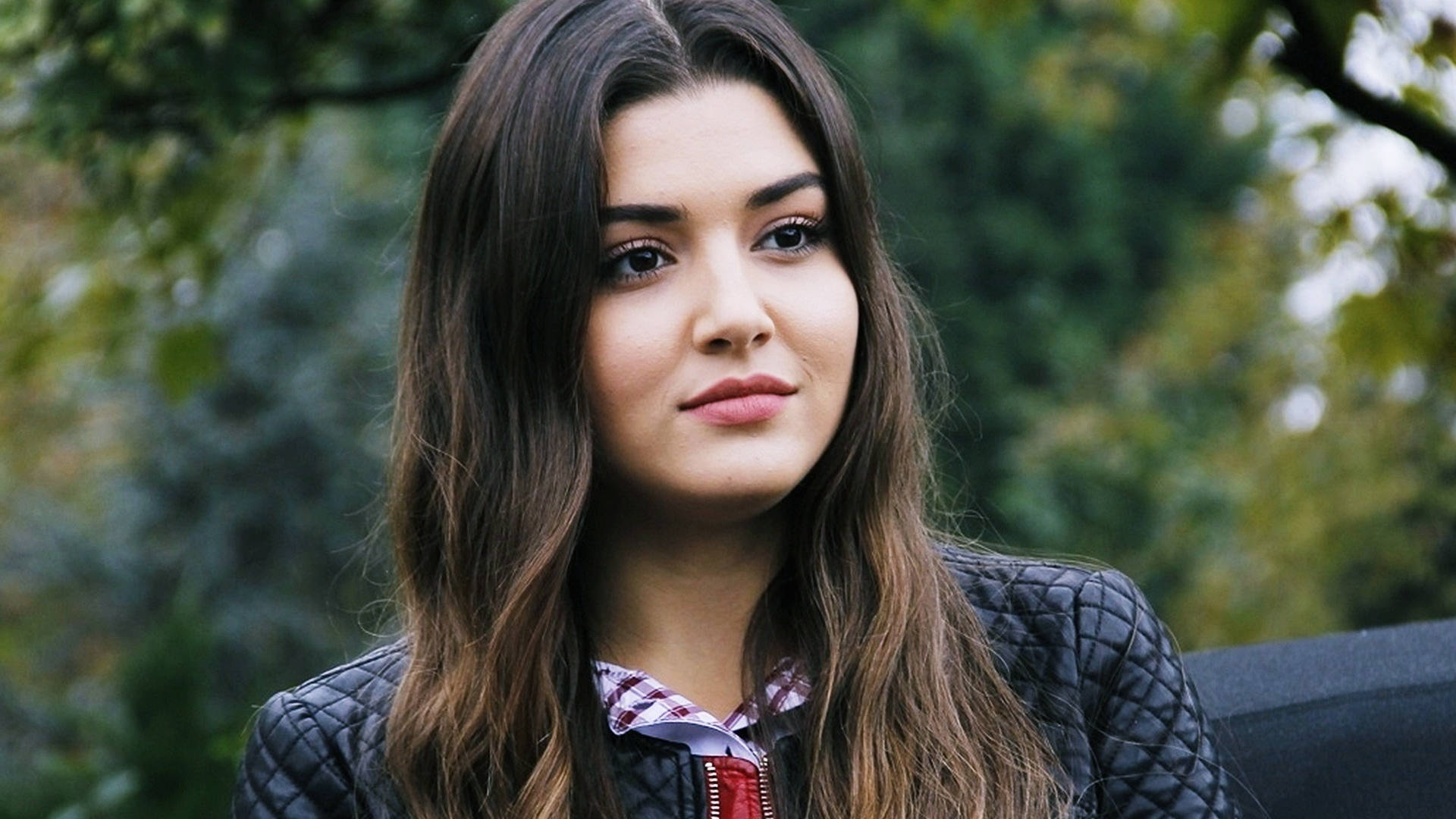 Hande Ercel At A Park Background