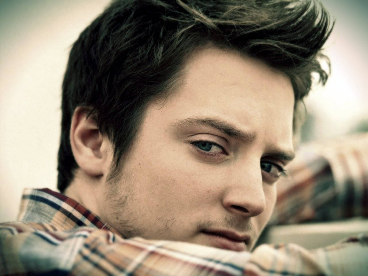 Handsome Elijah Wood Background