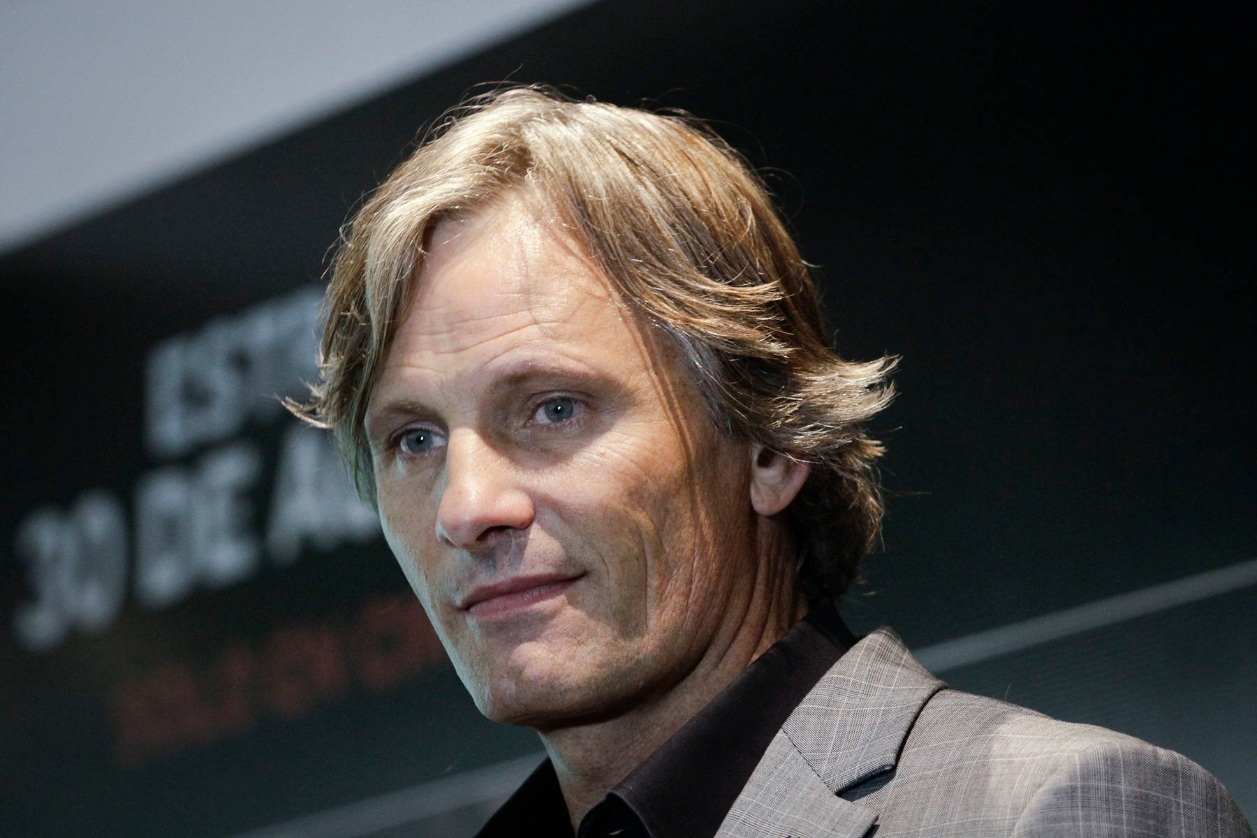 Handsome Hollywood Actor Viggo Mortensen Background