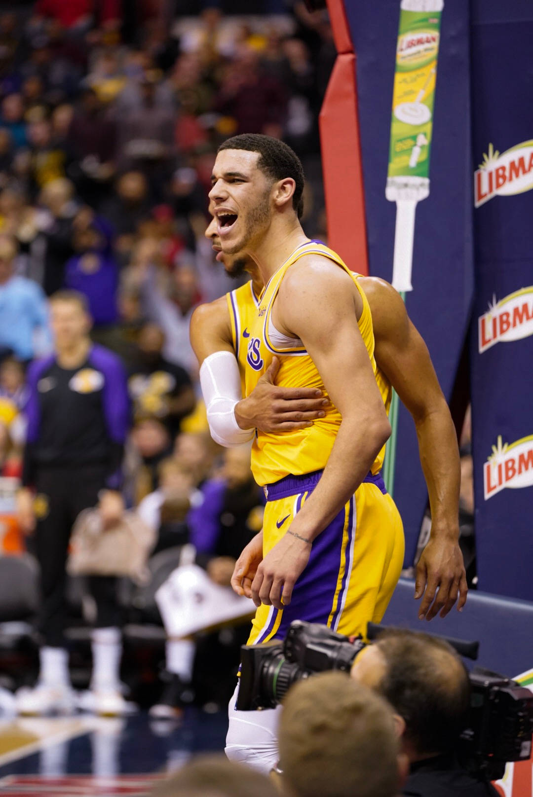 Handsome Lonzo Ball Screaming Background