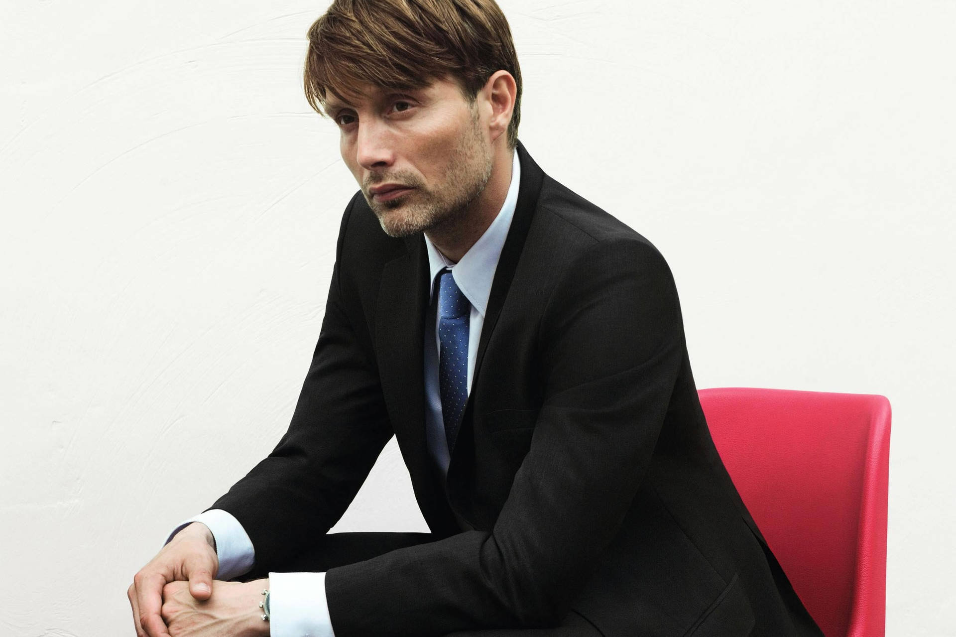 Handsome Mads Mikkelsen In Suit Background