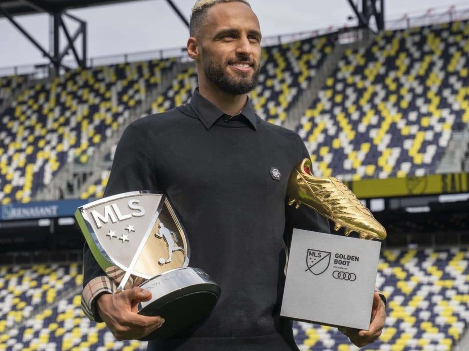 Hany Mukhtar Holding 2022 Landon Donovan Mls Mvp Trophy Background