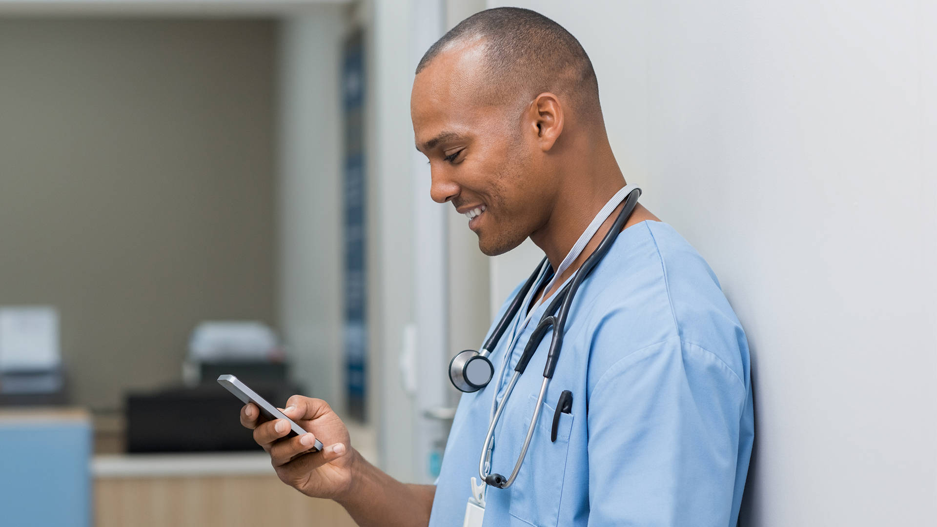 Happy Nurse Chilling Texting Background