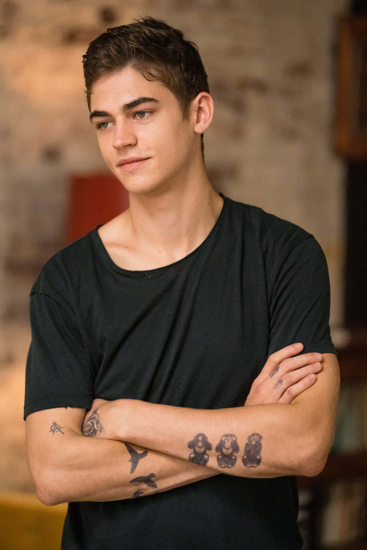 Hardin Scott Exuding Elegance And Confidence Background