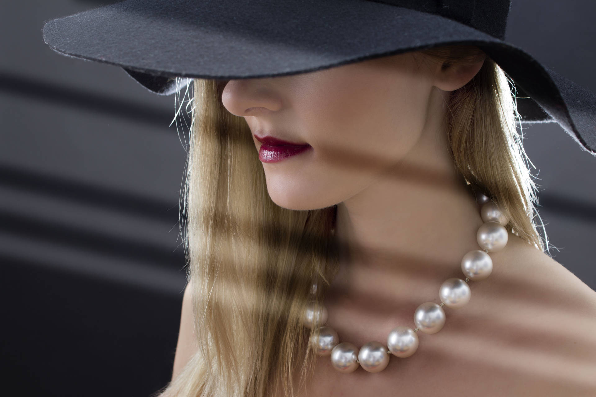 Hat Model In Pearls Background