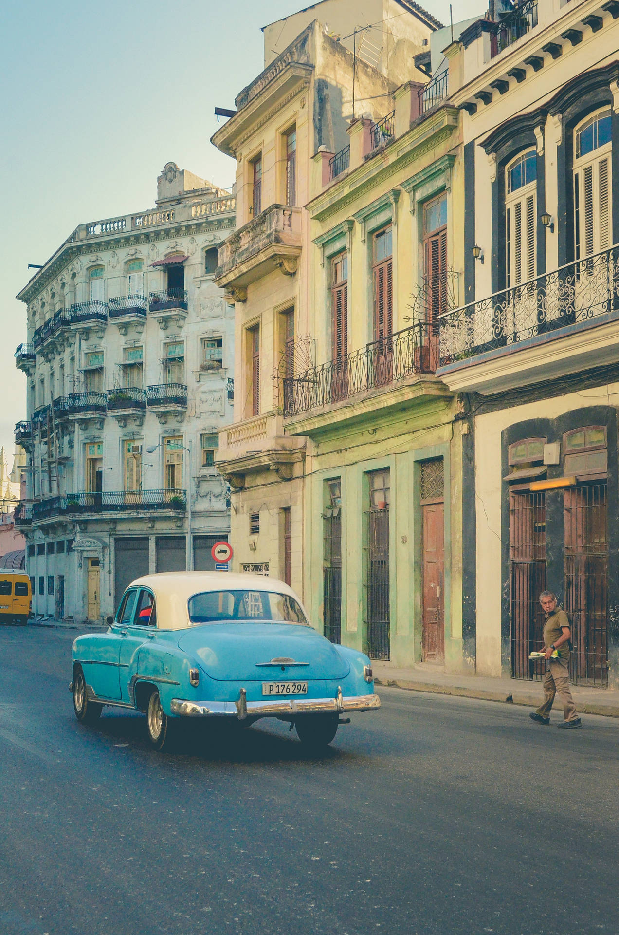 Havana Back Blue Car Background