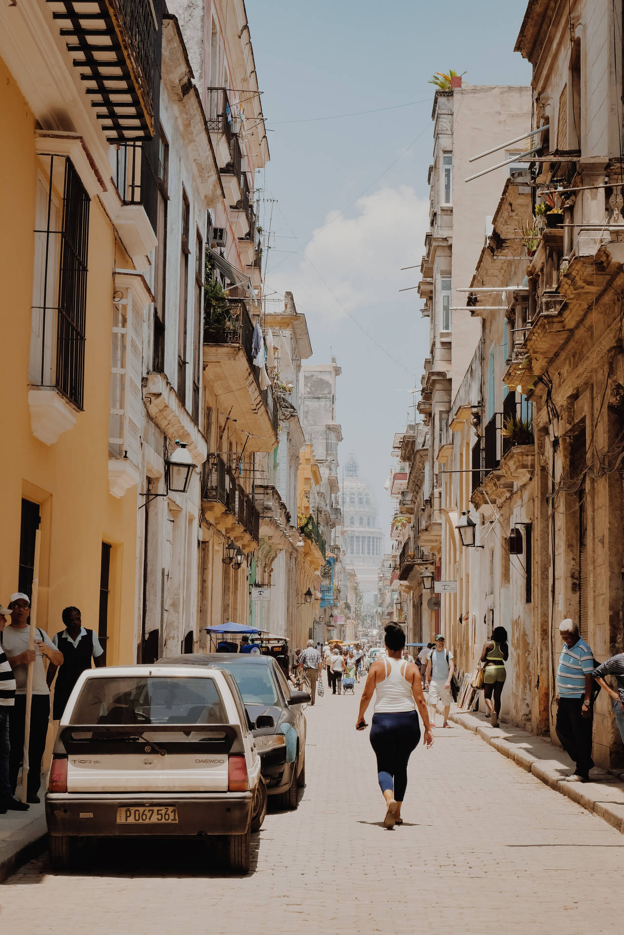 Havana Pedestrians Parked Cars Background