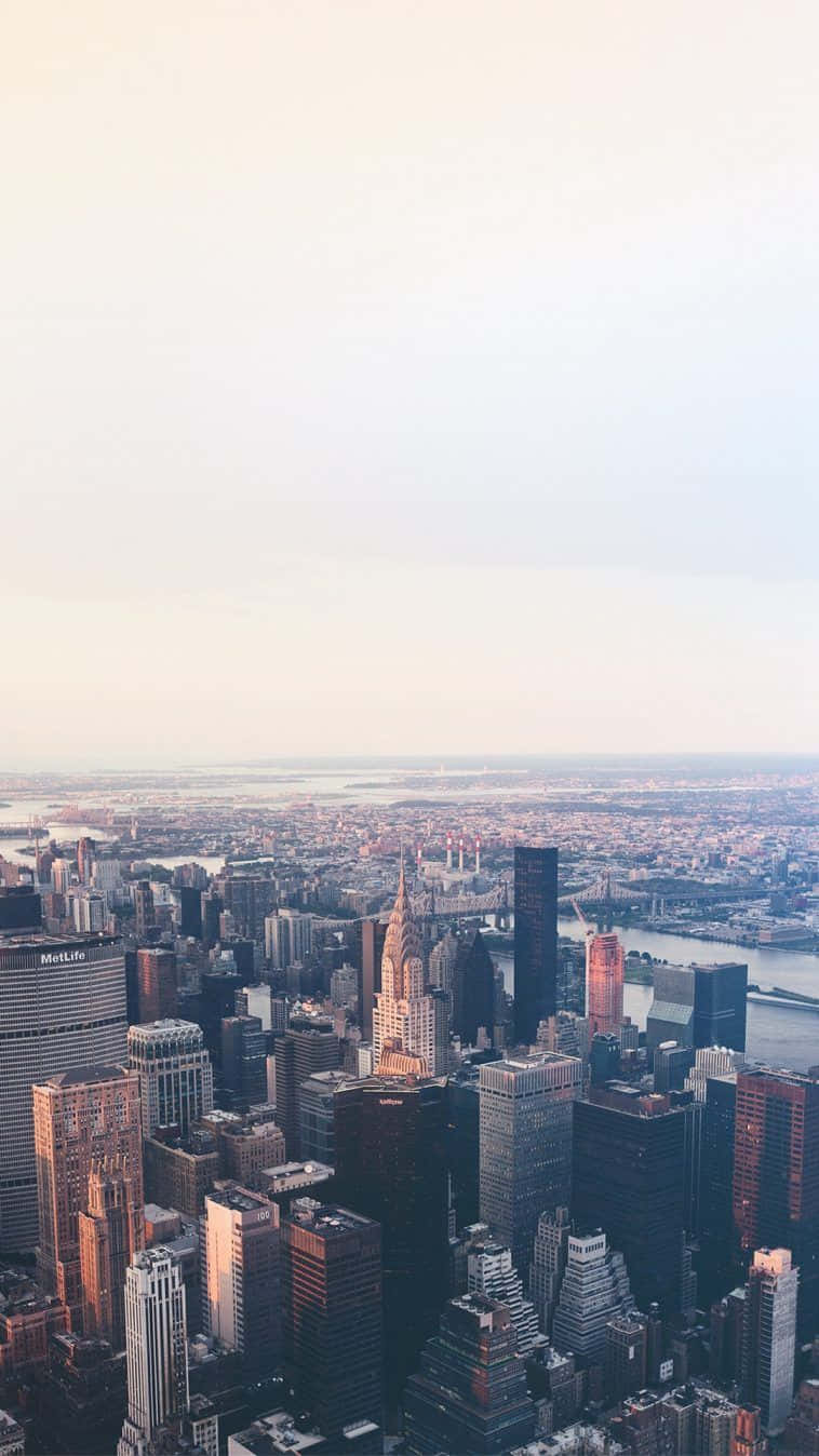 Have The Feel Of The City With Your Iphone! Background