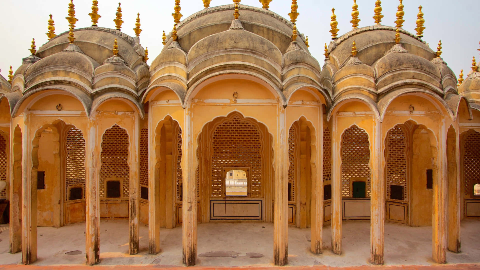 Hawa Mahal In Amer Fort Background