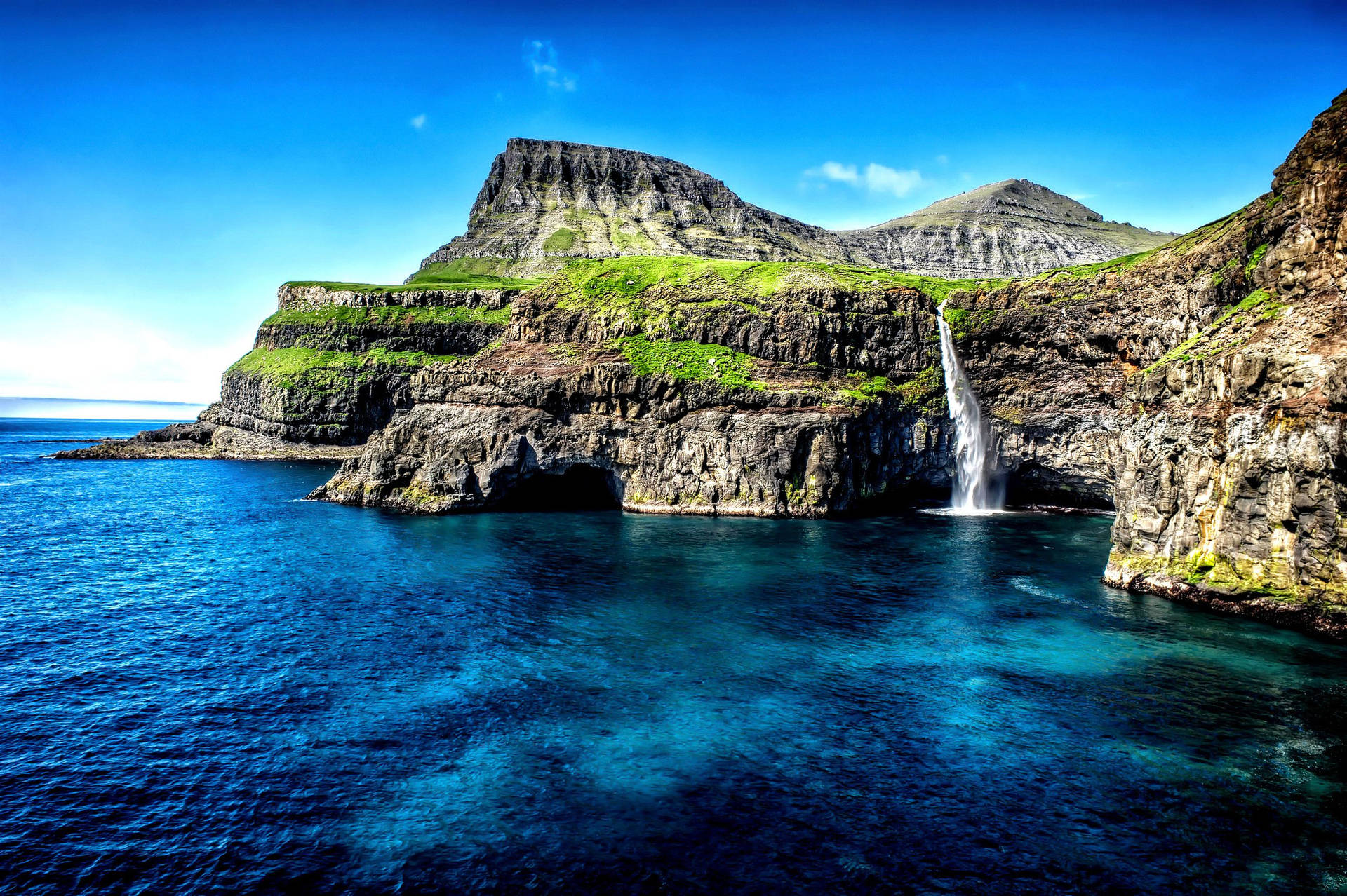 Hawaii Island Waterfall Background
