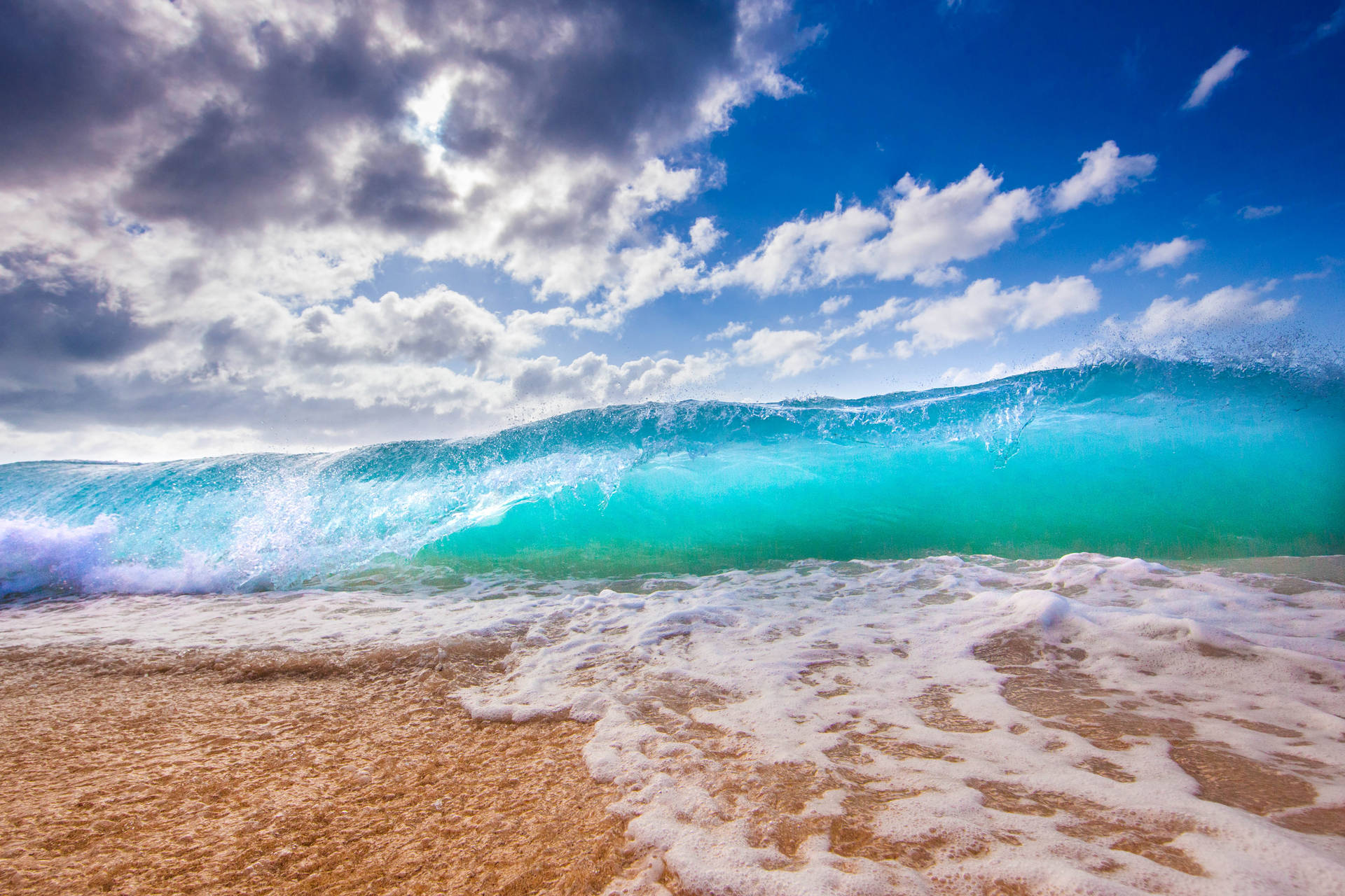 Hawaii Ocean Waves And Clouds Background