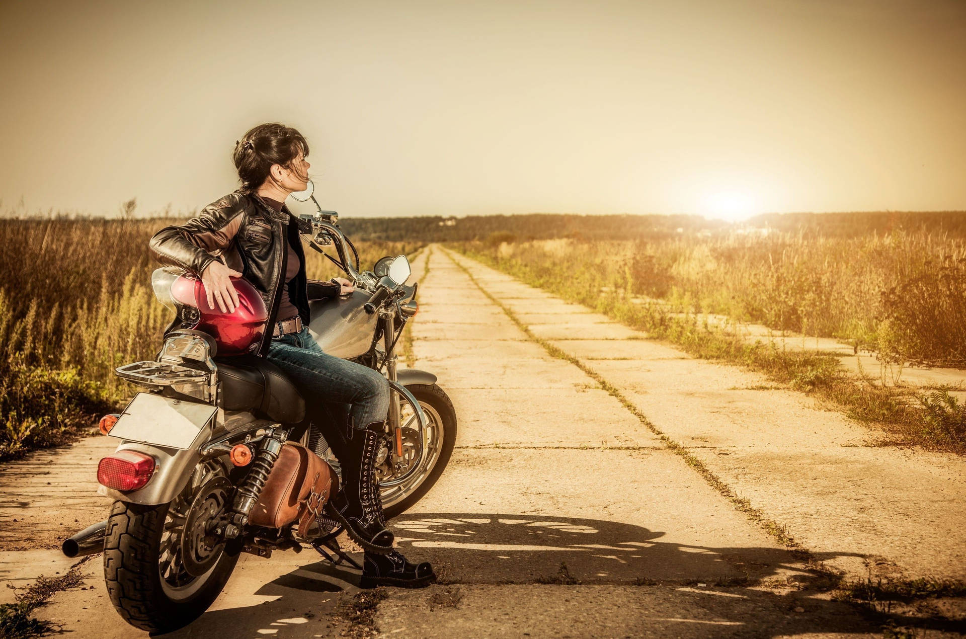 Hd Beautiful Woman-vintage Motorcycle Background
