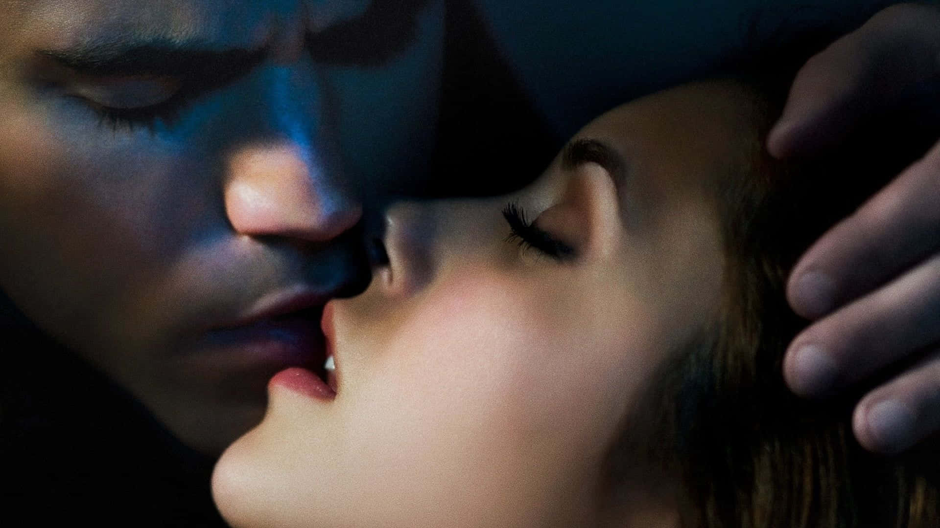 Hd Couple Kissing Each Lips Passionately Background