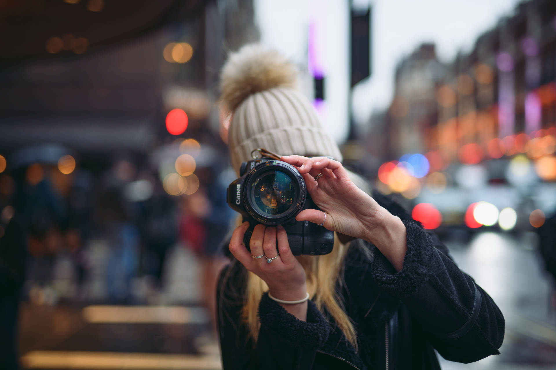 Hd Girl With Dslr Cam