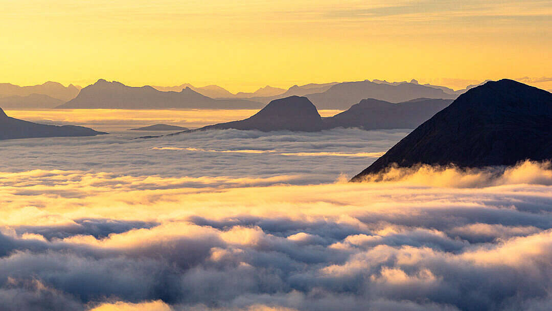 Hd Scenery Mountains Above The Clouds