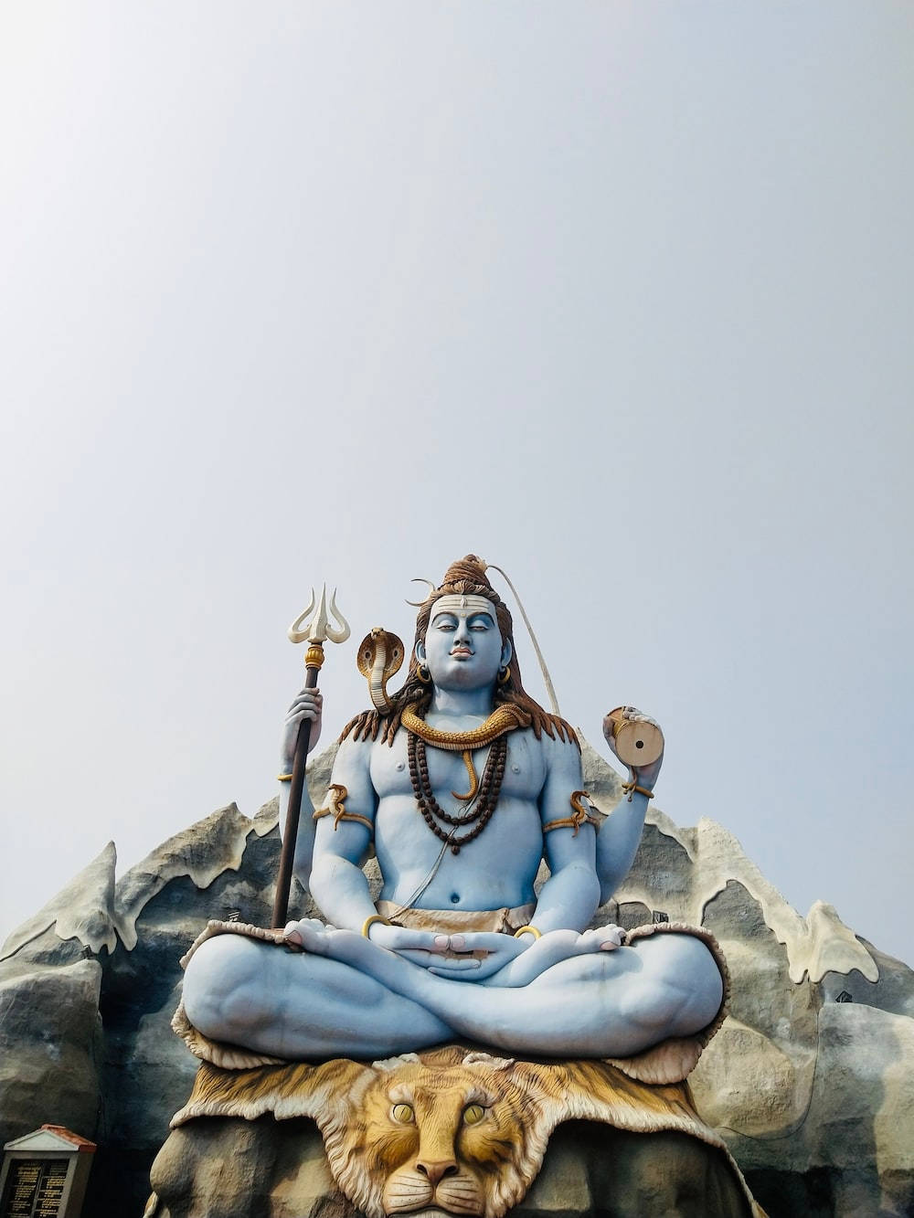 Hd View Of Giant Mahadev Statue Background