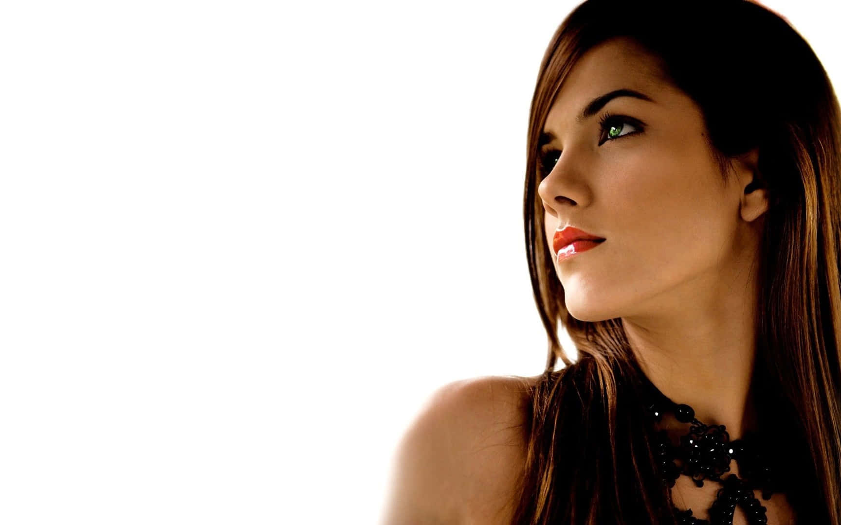 Hd Women Staring At The Distance Background