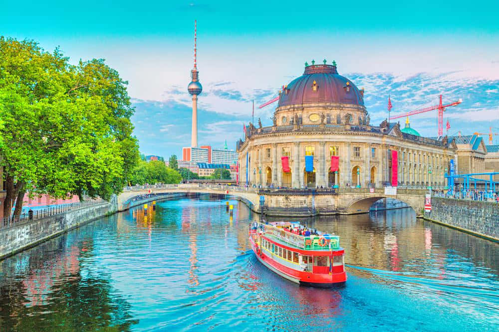 Hdr Cruise Passing Museum Island Background