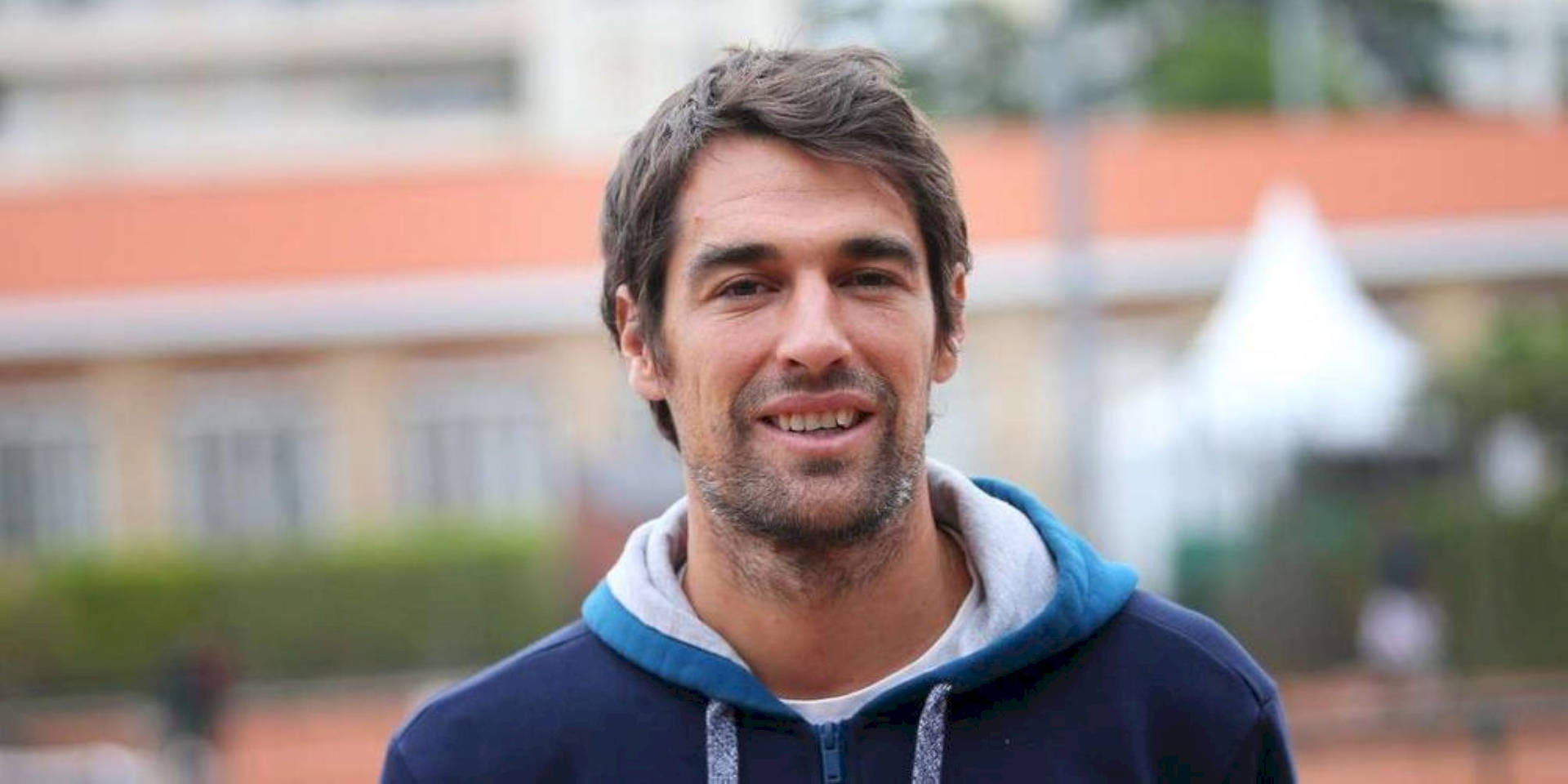 Head Shot Jeremy Chardy Background