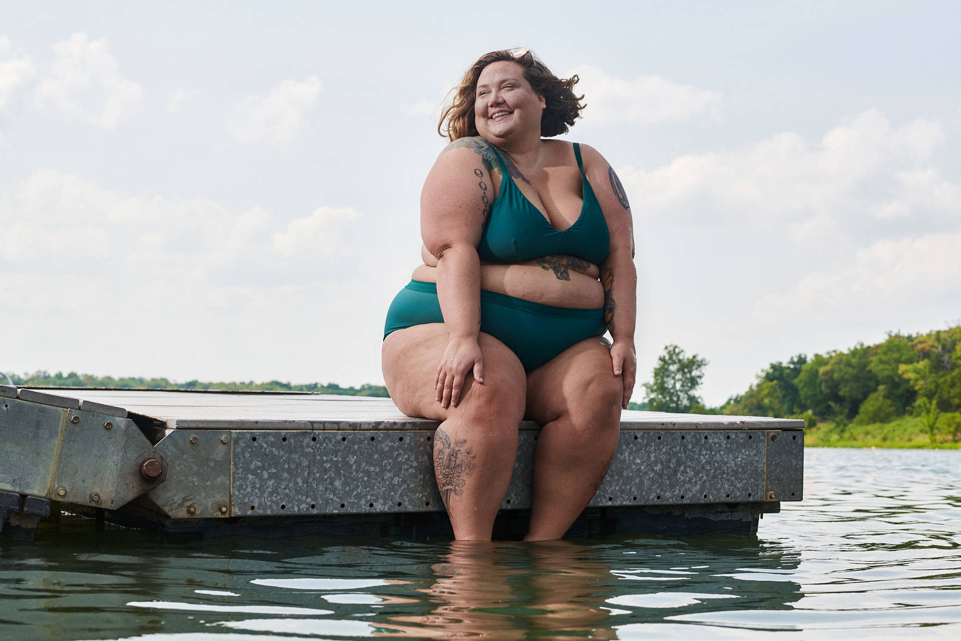 Healthy Living By The Waterside Background