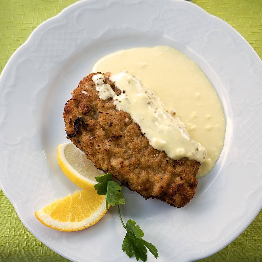 Hearty Wiener Schnitzel With Tartar Sauce Background