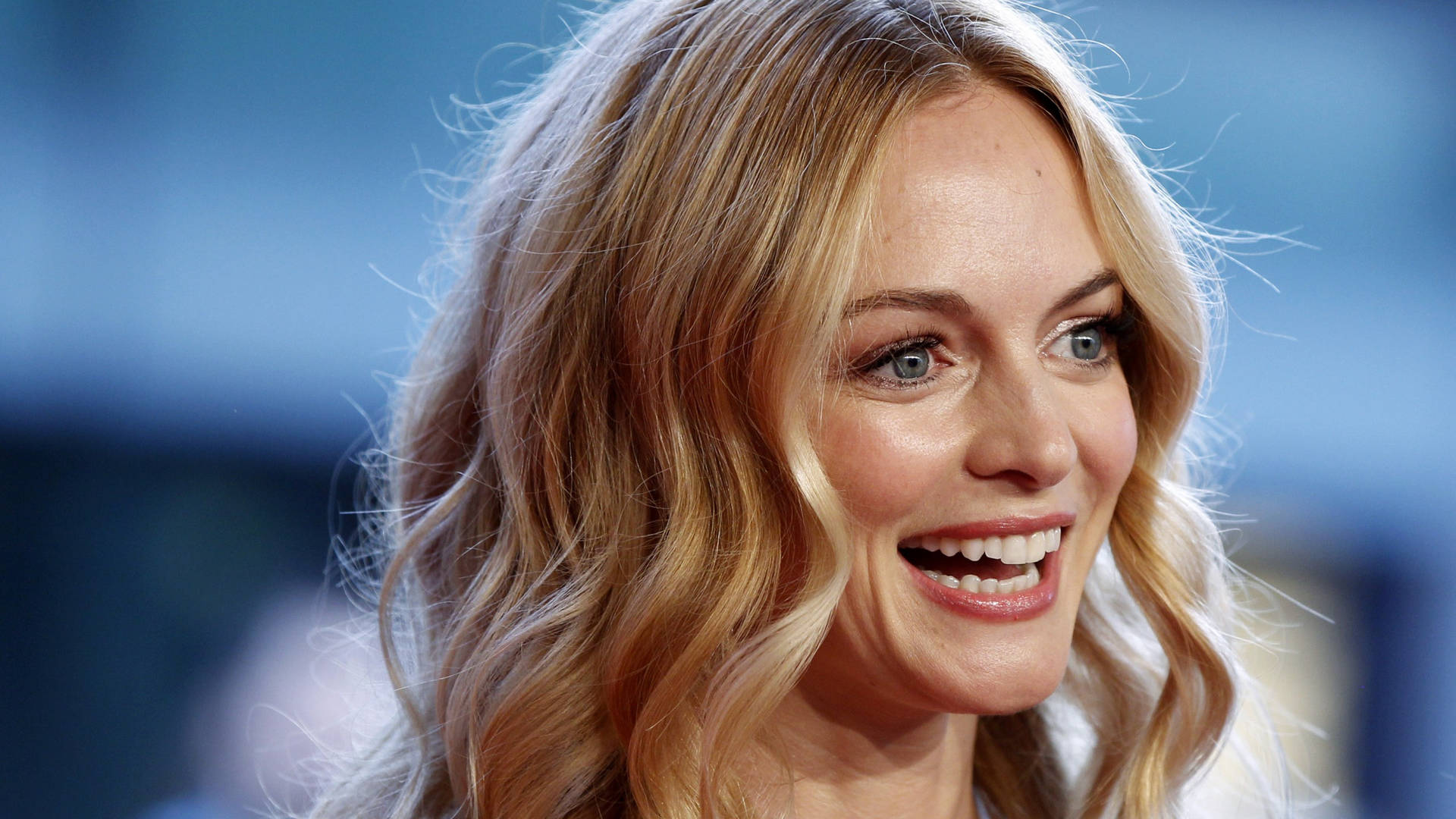 Heather Graham Happy Smile Side Profile Photography Background