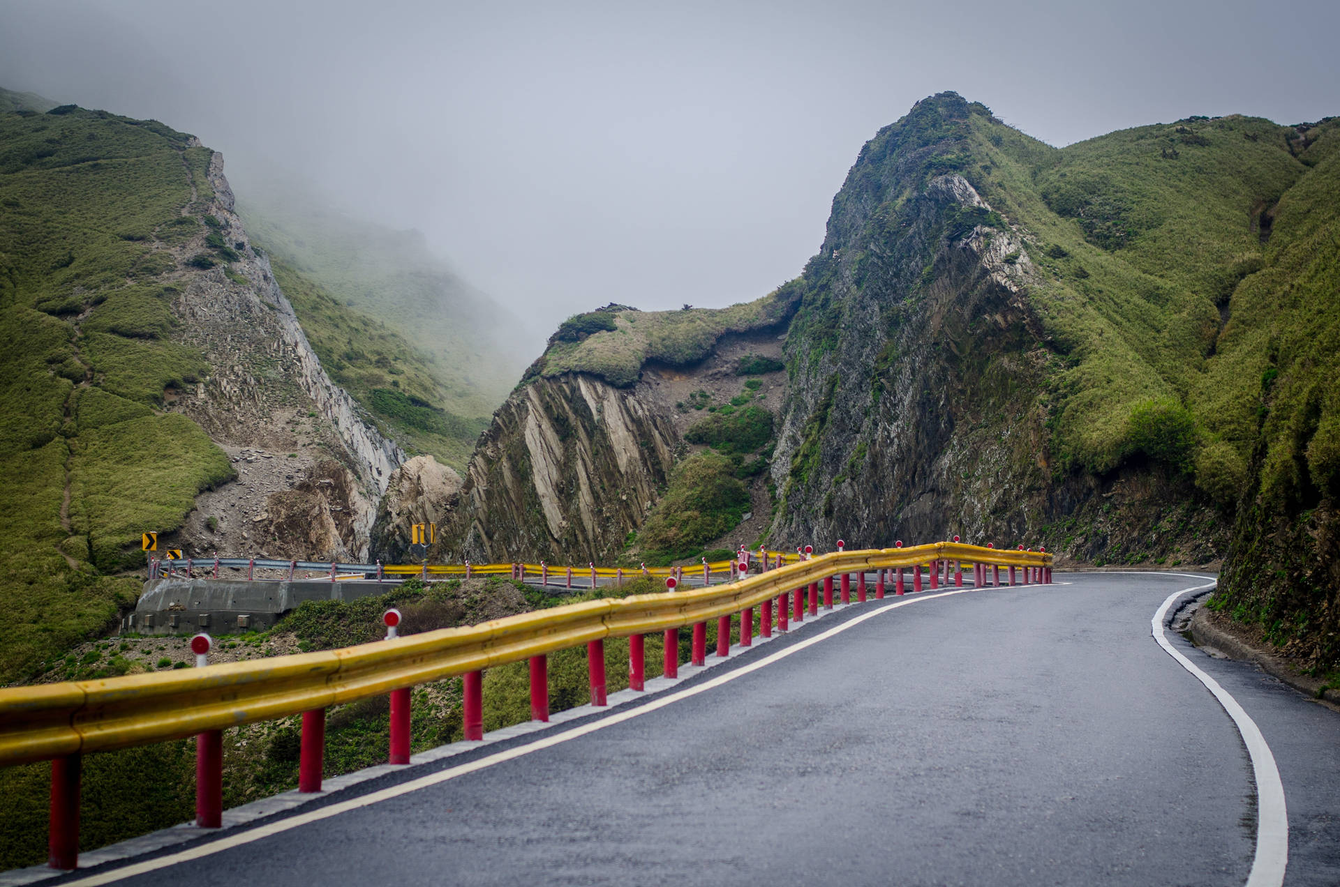 Hehuanshan Mountain In Taiwan Background