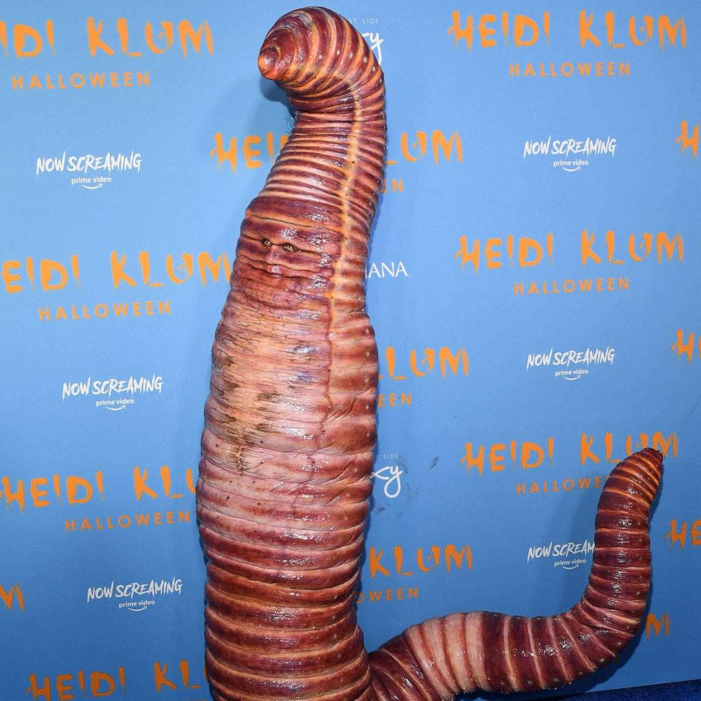 Heidi Klum As A Worm For Halloween Background