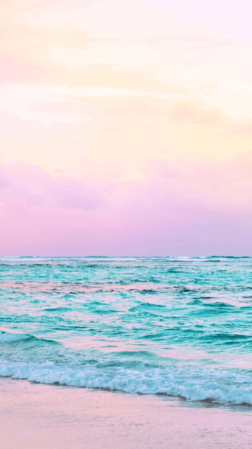 Here's A Glimpse Of Natural Beauty With A View Of A Pretty Ocean. Background