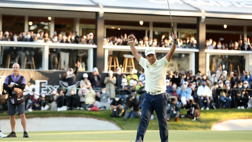 Hideki Matsuyama Celebrating Background