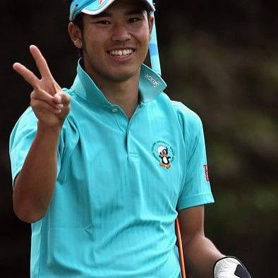 Hideki Matsuyama Peace Hand Sign Background