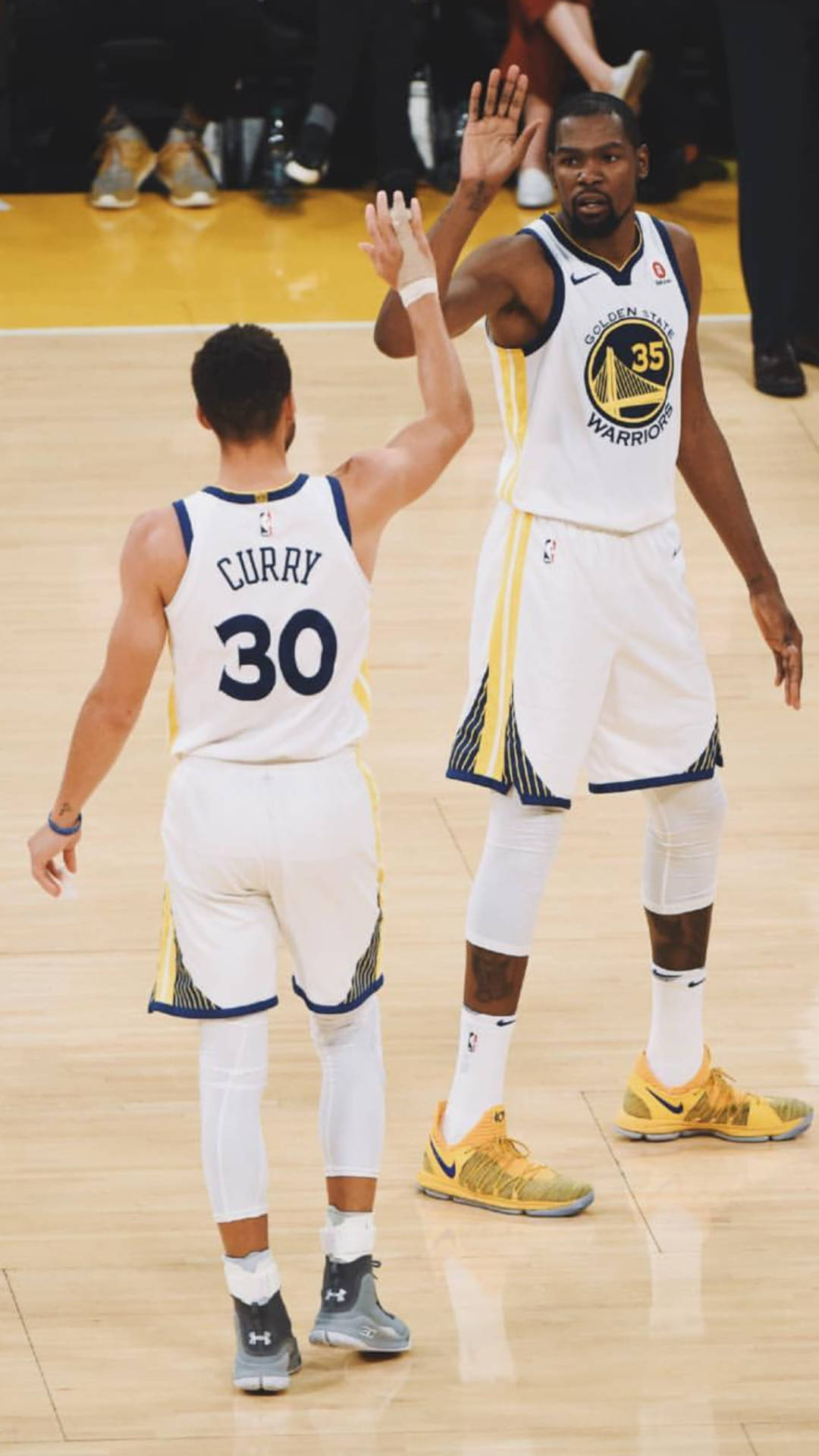 High Five Curry And Kevin Durant Cool Background